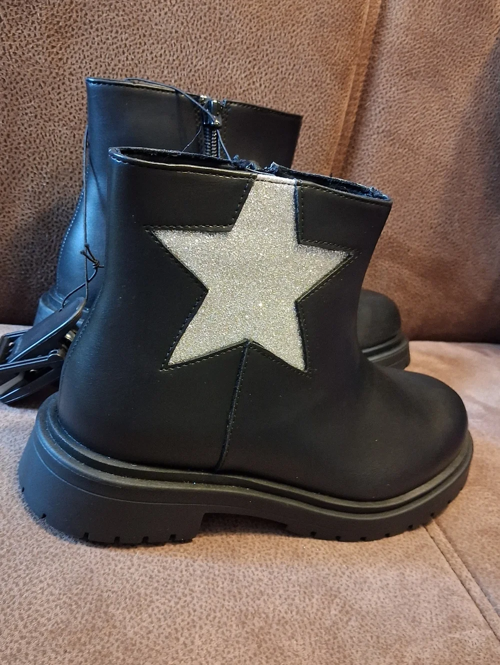 Wonder Nation Kids' Black Chelsea Combat Boots with Silver Star Size 8